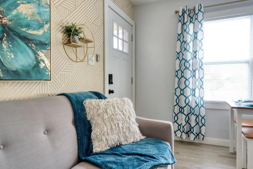 2Br 1Ba Duplex House King Beds Great For Small Groups Close To All Uptown Charlotte Attractions