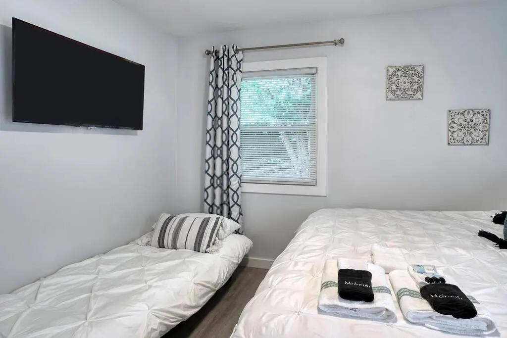 2Br 1Ba Duplex House King Beds Great For Small Groups Close To All Uptown Charlotte Attractions Stati Uniti